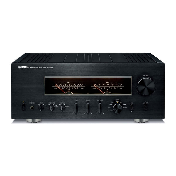 Yamaha A-S3200 High-End-Vollverstärker Schwarz Frontansicht mit Pegelmetern und Lautstärkeregler