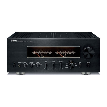 Yamaha A-S3200 High-End-Vollverstärker Schwarz Frontansicht mit Pegelmetern und Lautstärkeregler