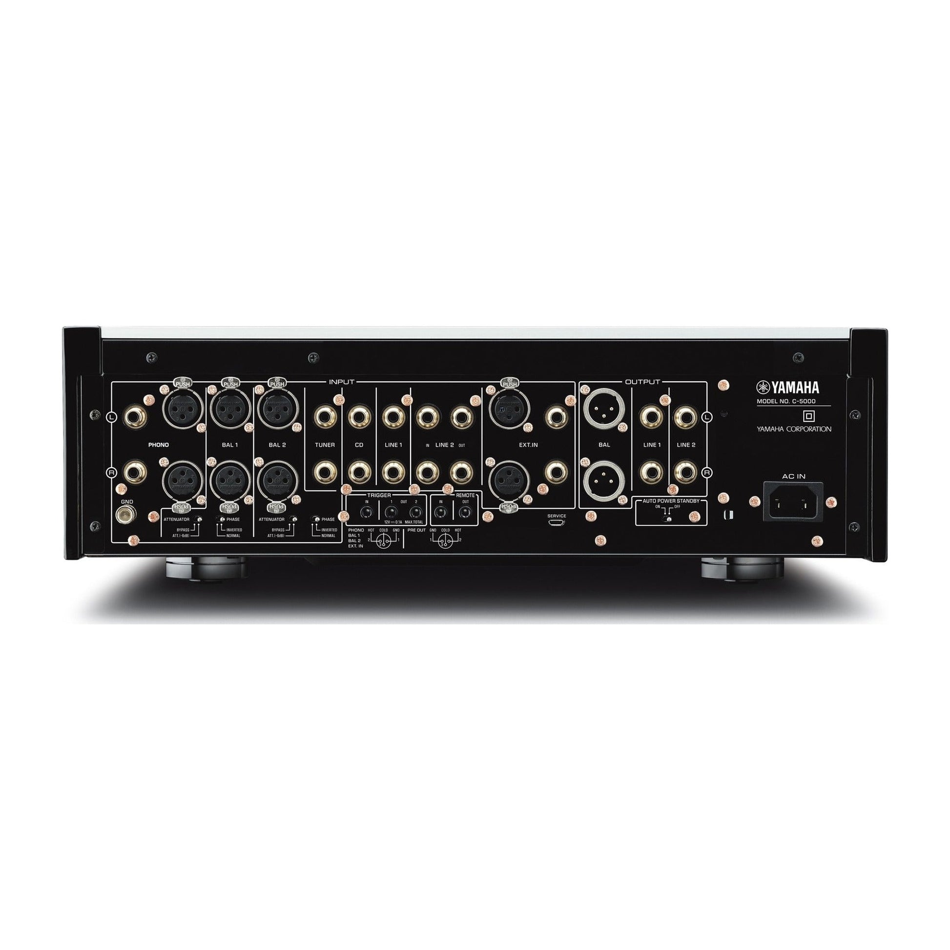 Yamaha C-5000 High-End-Vorverstärker Rückansicht mit symmetrischen XLR- und Cinch-Anschlüssen
