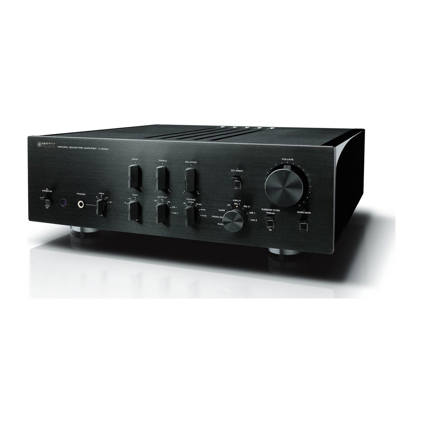 Yamaha C-5000 High-End-Vorverstärker Schwarz Schrägansicht mit gebürsteter Aluminium-Front