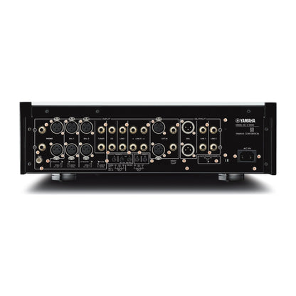 Yamaha C-5000 High-End-Vorverstärker Silber Rückansicht mit XLR- und Cinch-Ein- und -Ausgängen