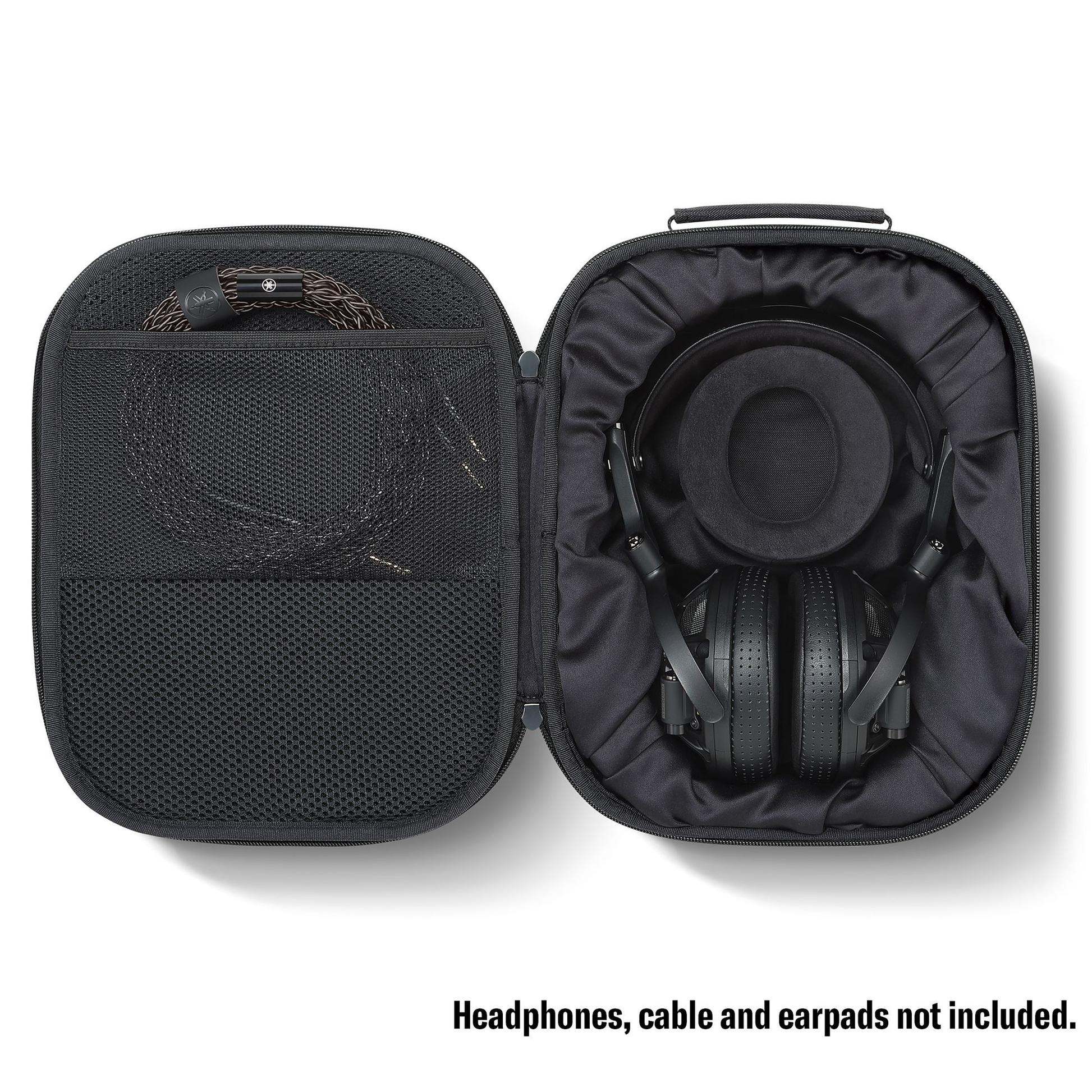 Yamaha CCS-5000 Transport-Case für Kopfhörer Innenansicht mit eingelegtem Kopfhörer und Kabel