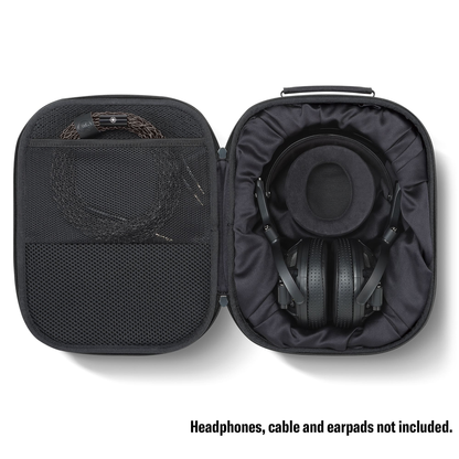 Yamaha CCS-5000 Transport-Case für Kopfhörer Innenansicht mit eingelegtem Kopfhörer und Kabel