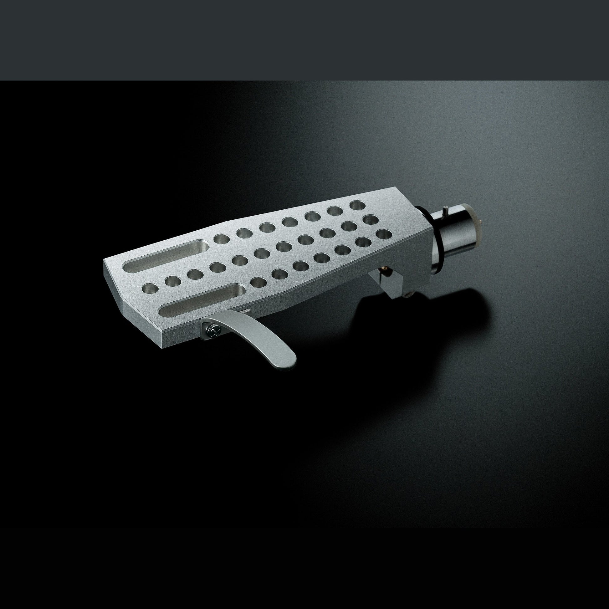 Yamaha GT-5000 High-End-Plattenspieler Detailansicht Headshell aus Aluminium mit Tonabnehmeraufnahme