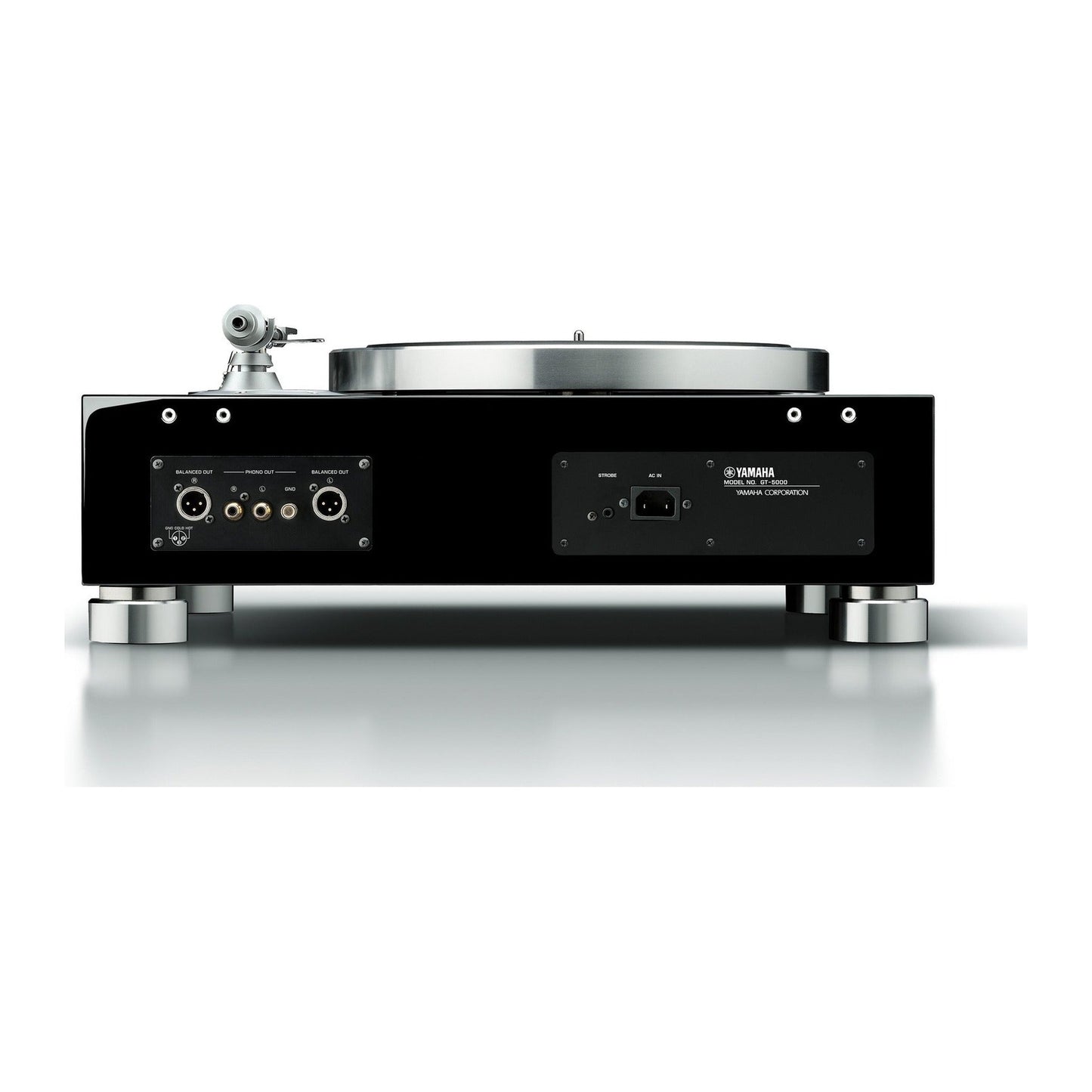 Yamaha GT-5000 High-End-Plattenspieler Rückansicht mit symmetrischen XLR-Ausgängen und Cinch-Anschlüssen