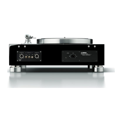 Yamaha GT-5000 High-End-Plattenspieler Rückansicht mit symmetrischen XLR-Ausgängen und Cinch-Anschlüssen