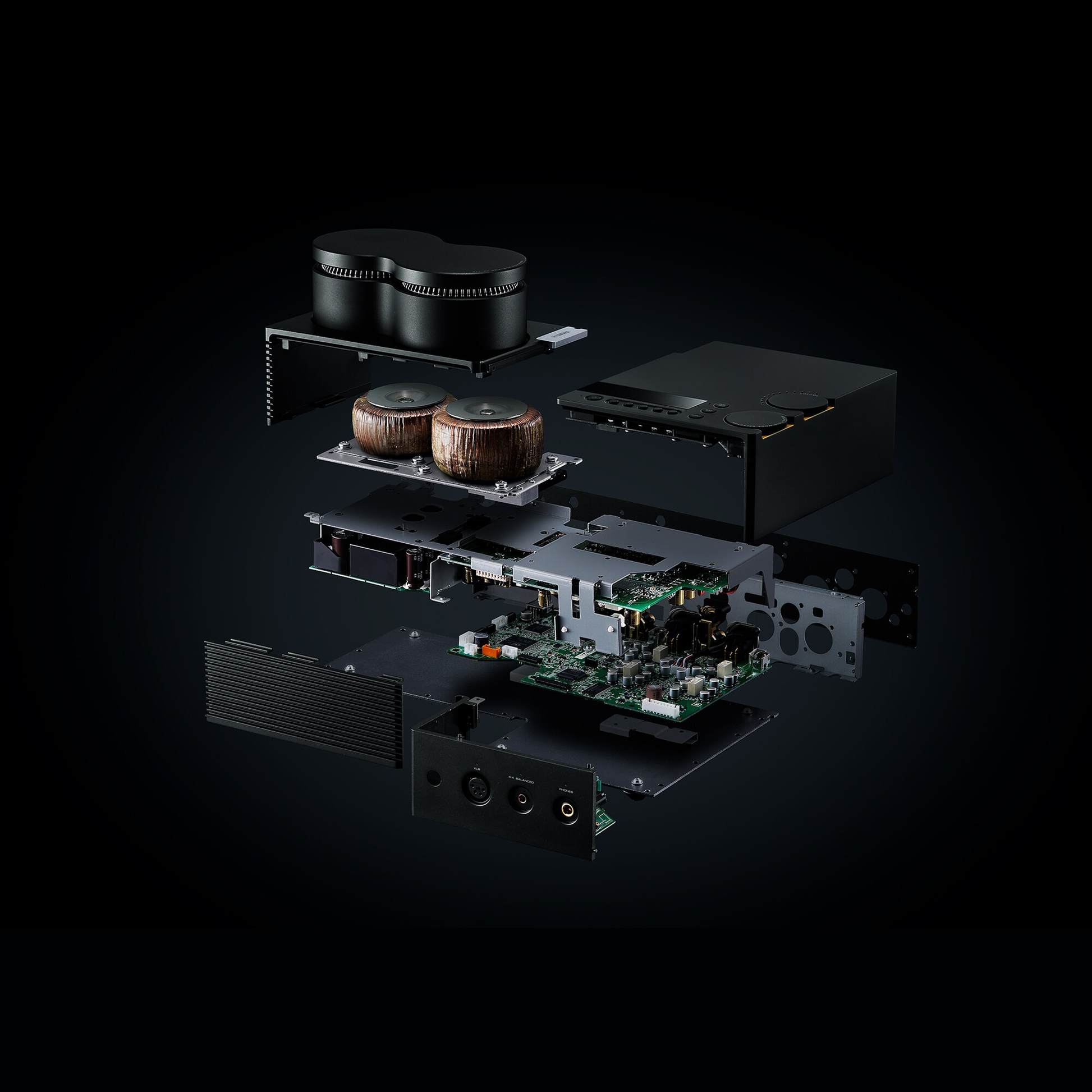 Yamaha HA-L7A Kopfhörerverstärker Innenansicht mit Ringkerntrafos, Platinen und versteiftem Chassis
