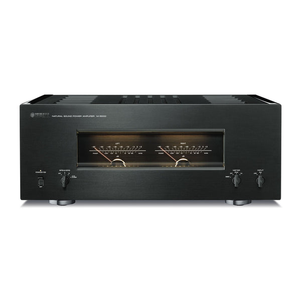 Yamaha M-5000 High-End-Endverstärker Schwarz Frontansicht mit beleuchteten Pegelmetern
