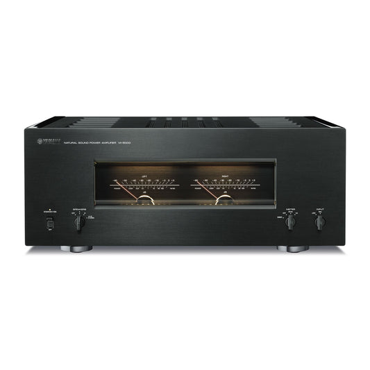 Yamaha M-5000 High-End-Endverstärker Schwarz Frontansicht mit beleuchteten Pegelmetern