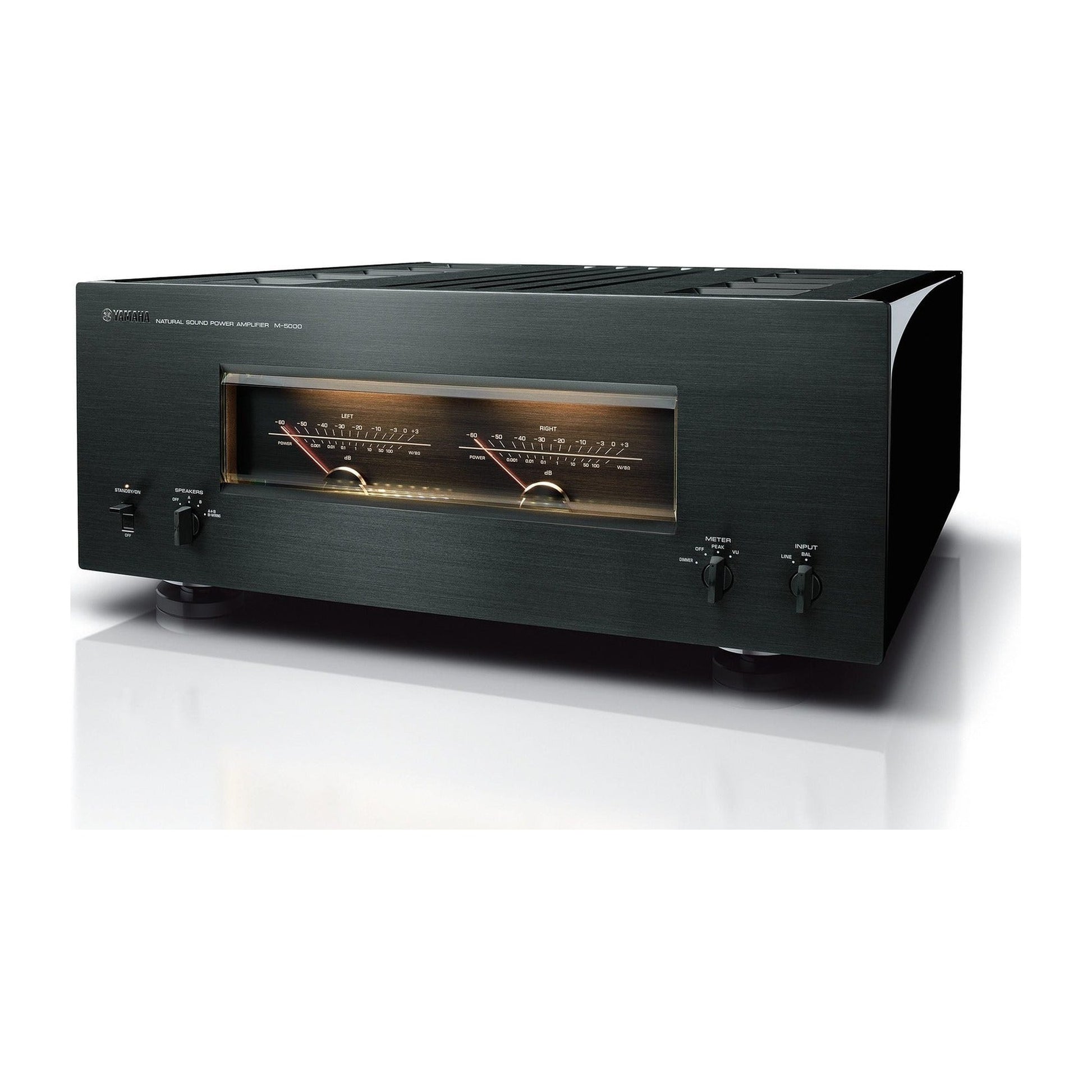 Yamaha M-5000 High-End-Endverstärker Schwarz Schrägansicht mit gebürsteter Aluminium-Front