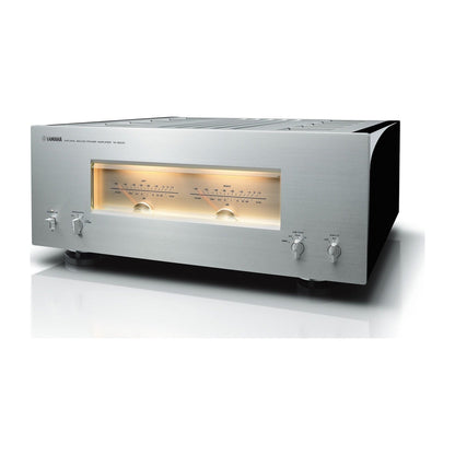Yamaha M-5000 High-End-Endverstärker Silber Schrägansicht mit gebürsteter Aluminium-Front