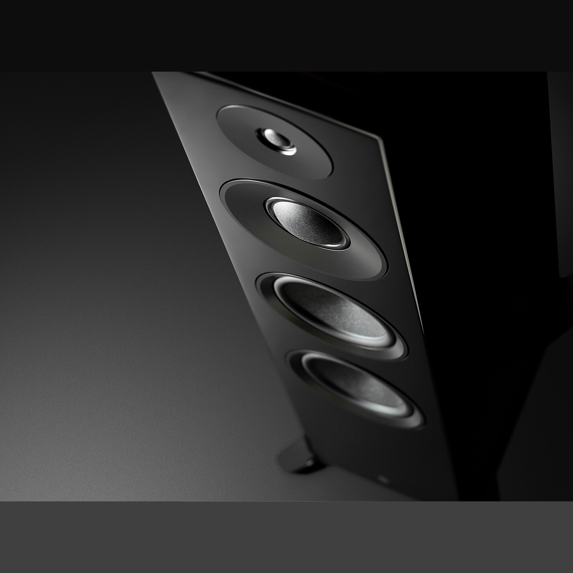 Yamaha NS-2000A Standlautsprecher Klavierlack Detailansicht der Chassisbestückung von der Seite