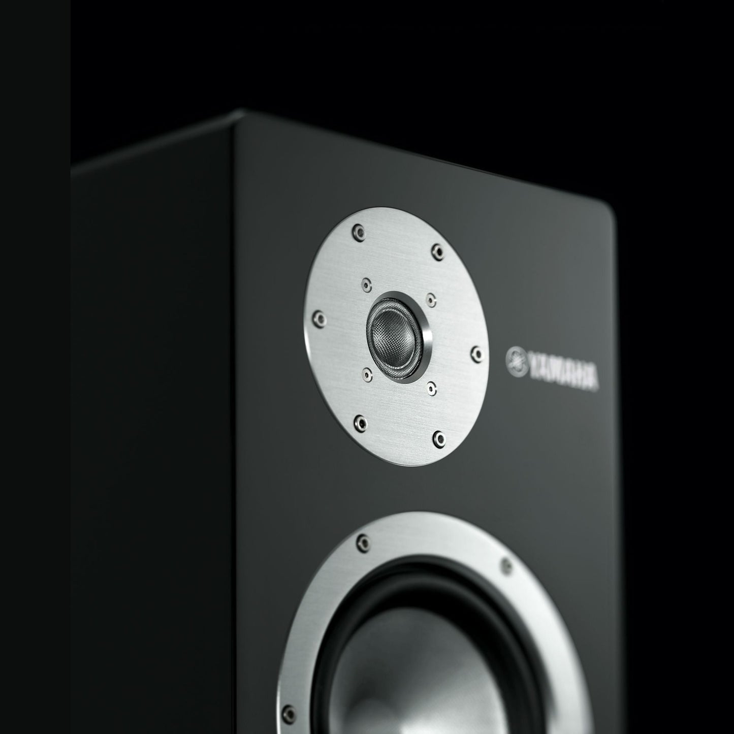 Yamaha NS-3000 Regallautsprecher Klavierlack Detailansicht der rechten Gehäusekante mit Hochtöner
