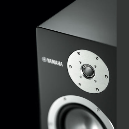 Yamaha NS-3000 Regallautsprecher Klavierlack Detailansicht der linken Gehäusekante mit Hochtöner