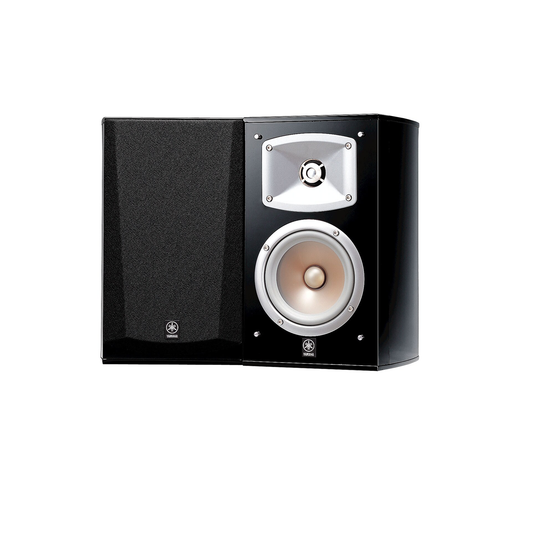 Yamaha NS-333 Regallautsprecher Klavierlack Stereopaar frontal, links mit Abdeckung, rechts ohne