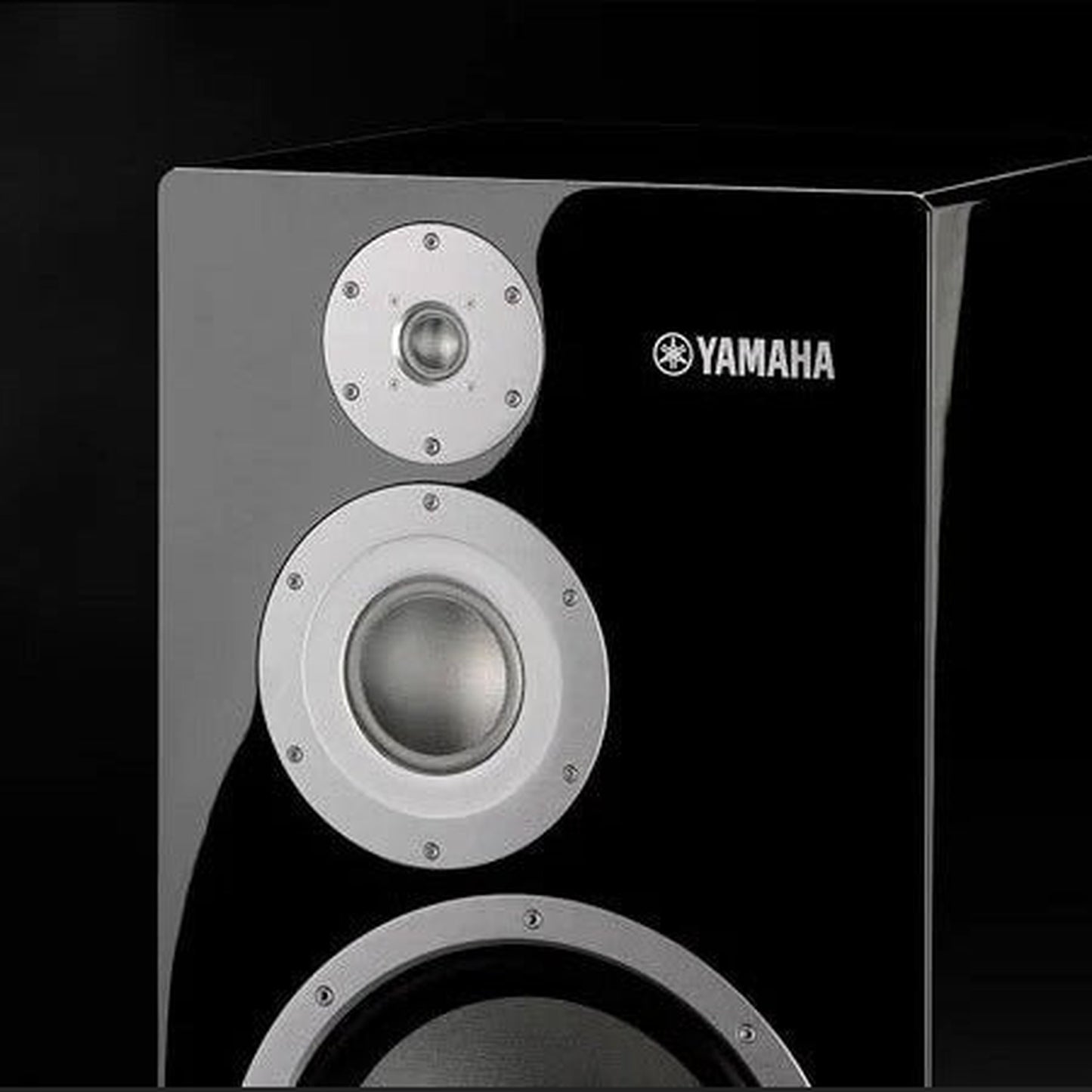 Yamaha NS-5000 Regallautsprecher Klavierlack Detailansicht von Gehäusekante und Hochtöner