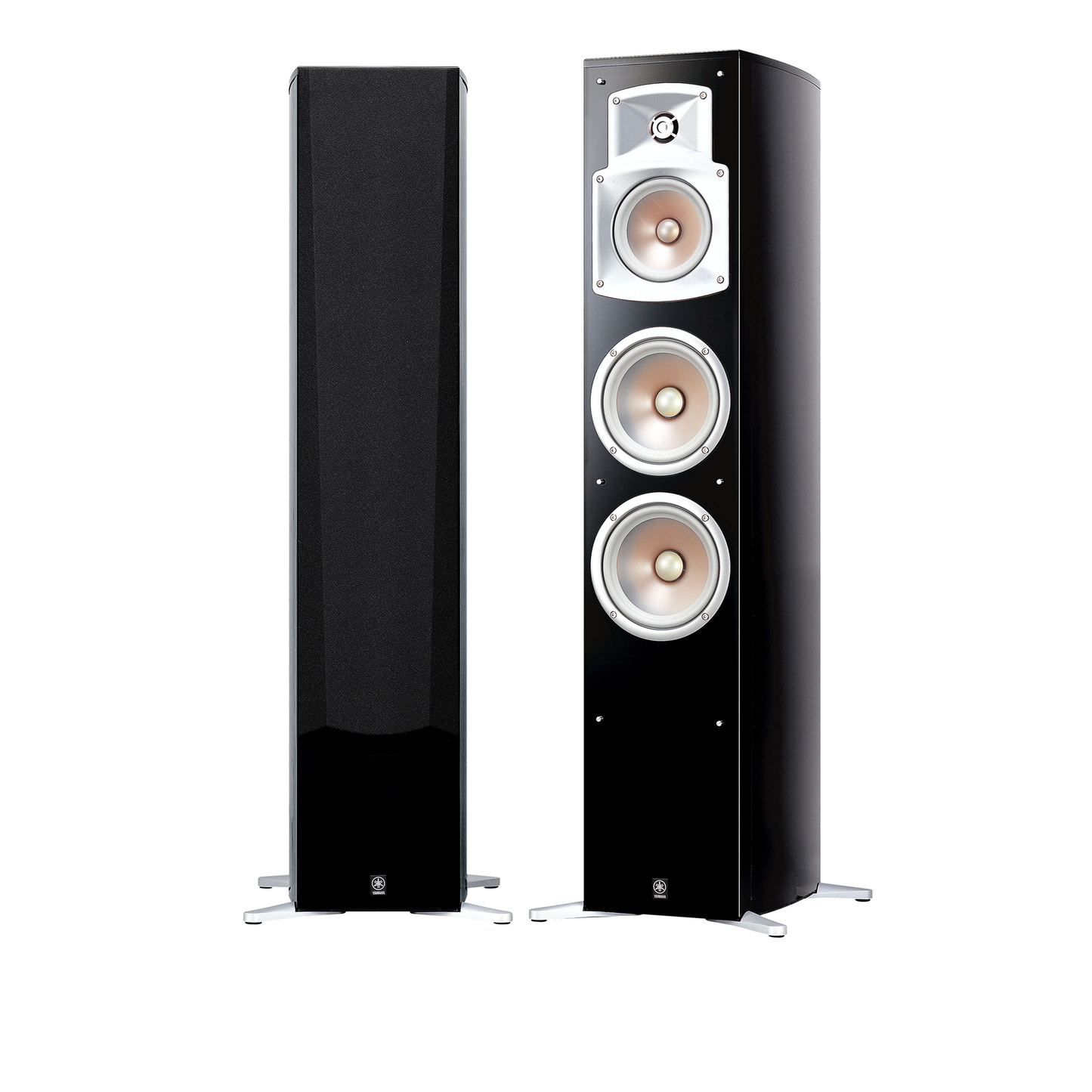 Yamaha NS-555 Standlautsprecher Klavierlack Stereopaar frontal, links mit Abdeckung, rechts ohne