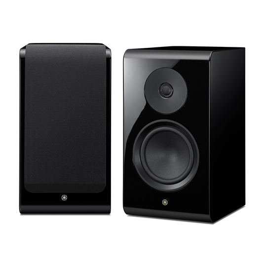 Yamaha NS-800A Regallautsprecher Klavierlack Stereopaar frontal, links mit Abdeckung, rechts ohne