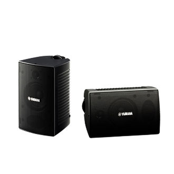 Yamaha NS-AW194 Outdoor-Lautsprecher Schwarz Stereopaar in Schräg- und Frontansicht