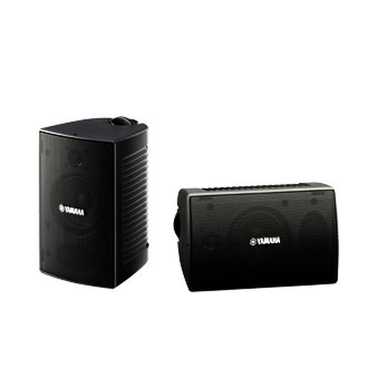 Yamaha NS-AW194 Outdoor-Lautsprecher Schwarz Stereopaar in Schräg- und Frontansicht