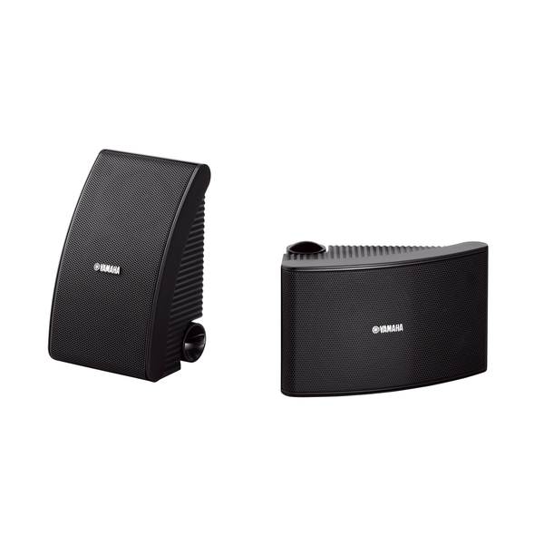 Yamaha NS-AW392 Outdoor-Lautsprecher Schwarz Stereopaar in Schräg- und Frontansicht