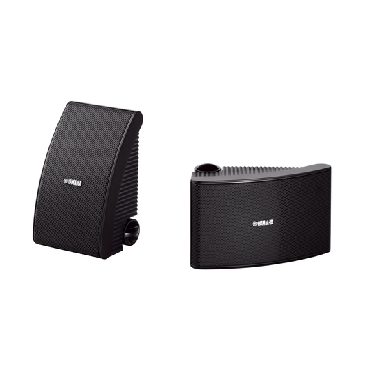 Yamaha NS-AW392 Outdoor-Lautsprecher Schwarz Stereopaar in Schräg- und Frontansicht