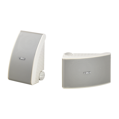 Yamaha NS-AW392 Outdoor-Lautsprecher Weiss Stereopaar in Schräg- und Frontansicht