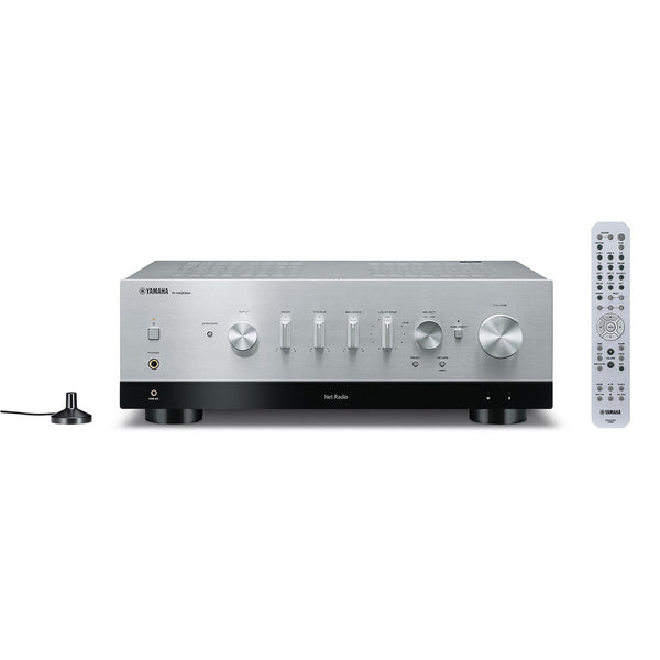 Yamaha R-N1000A Netzwerk-Receiver mit HDMI Silber Frontansicht mit Fernbedienung und DAB-Antenne