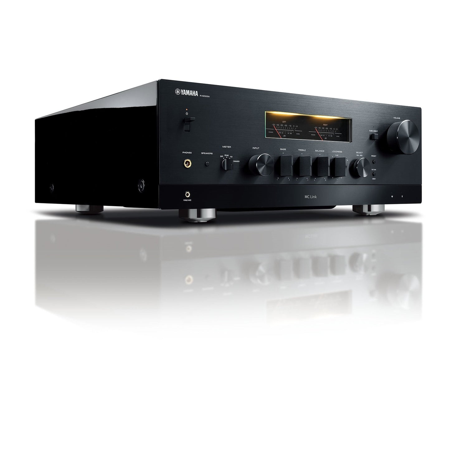 Yamaha R-N2000A Netzwerk-Receiver Schwarz Schrägansicht von vorne links mit Pegelmetern