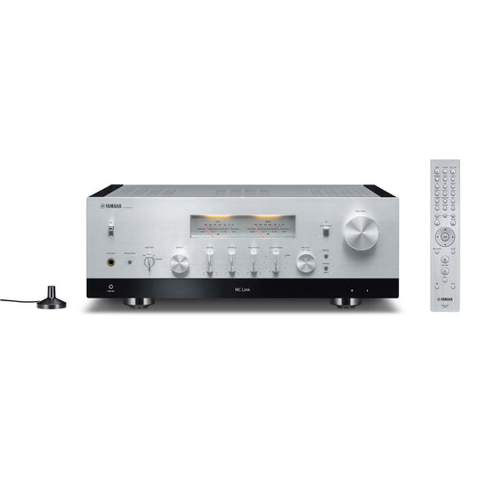 Yamaha R-N2000A Netzwerk-Receiver Silber Frontansicht mit Fernbedienung und DAB-Antenne