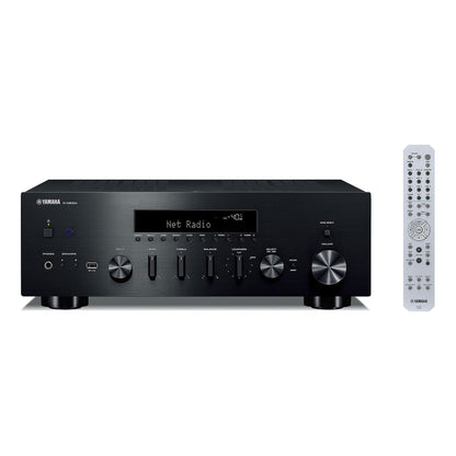 Yamaha R-N600A MusicCast Netzwerk-Receiver Schwarz Frontansicht mit Fernbedienung, Antenne und beleuchtetem Display