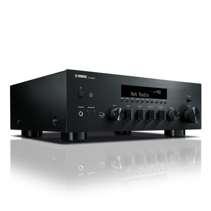 Yamaha R-N600A MusicCast Netzwerk-Receiver Schwarz Schrägansicht von vorne rechts mit gebürsteter Frontblende