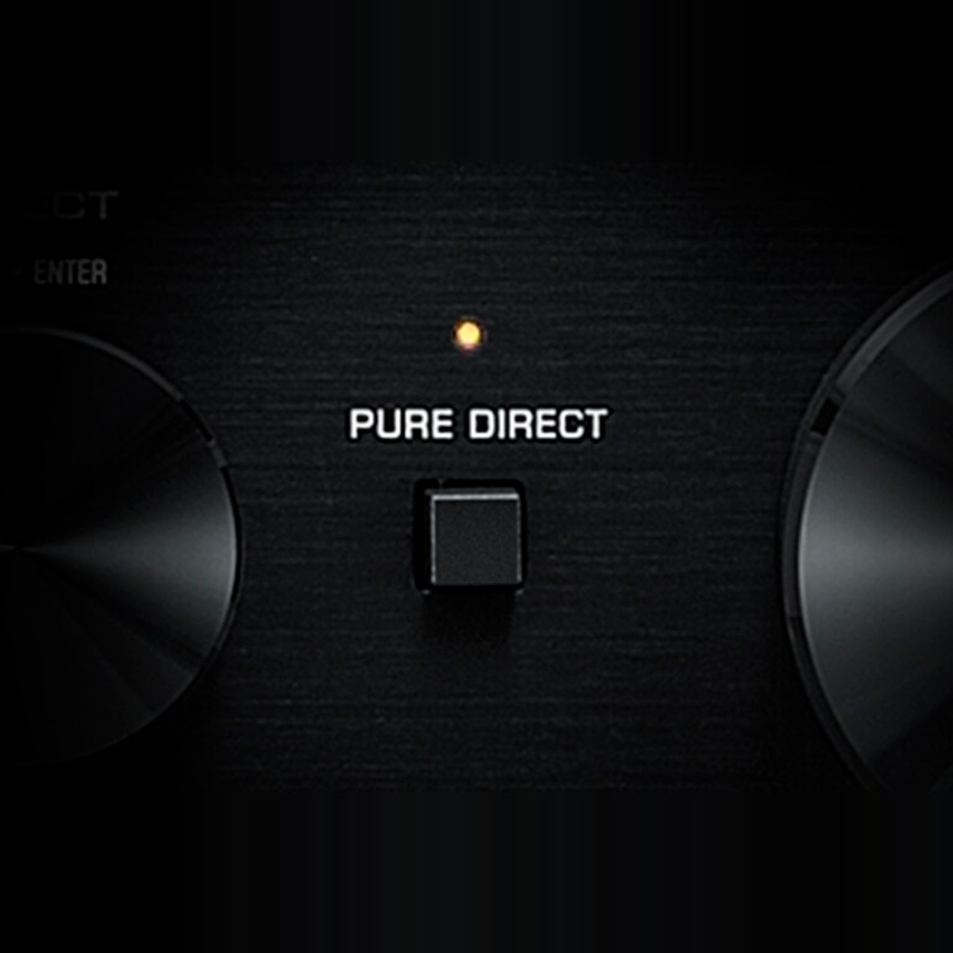 Yamaha R-N800A MusicCast Netzwerk-Receiver Silber Detailansicht der Pure-Direct-Taste an der Frontblende