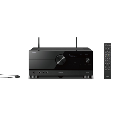 Yamaha RX-A6A AV-Receiver Schwarz Frontansicht mit aufgestellten Antennen und Fernbedienung