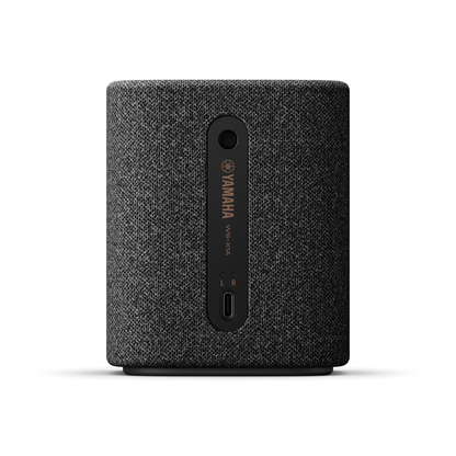 Yamaha True X Speaker 1A Rearspeaker WS-X1A Grau Rückansicht mit Yamaha-Schriftzug und USB-C-Ladebuchse