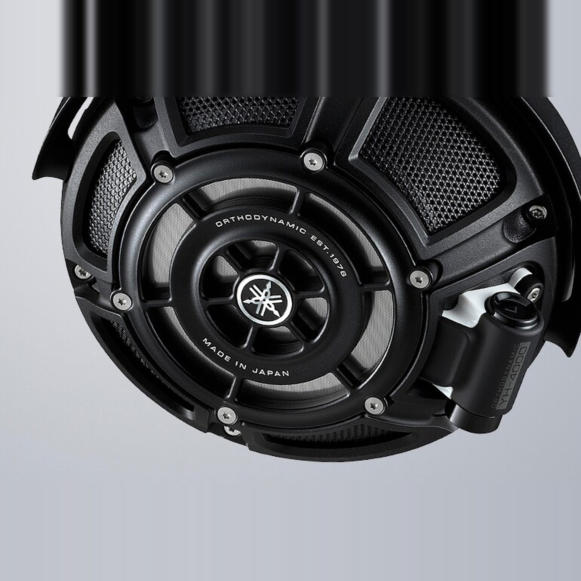 Yamaha YH-4000 Kopfhörer Detailansicht des Treibergehäuses mit Orthodynamic-Gravur
