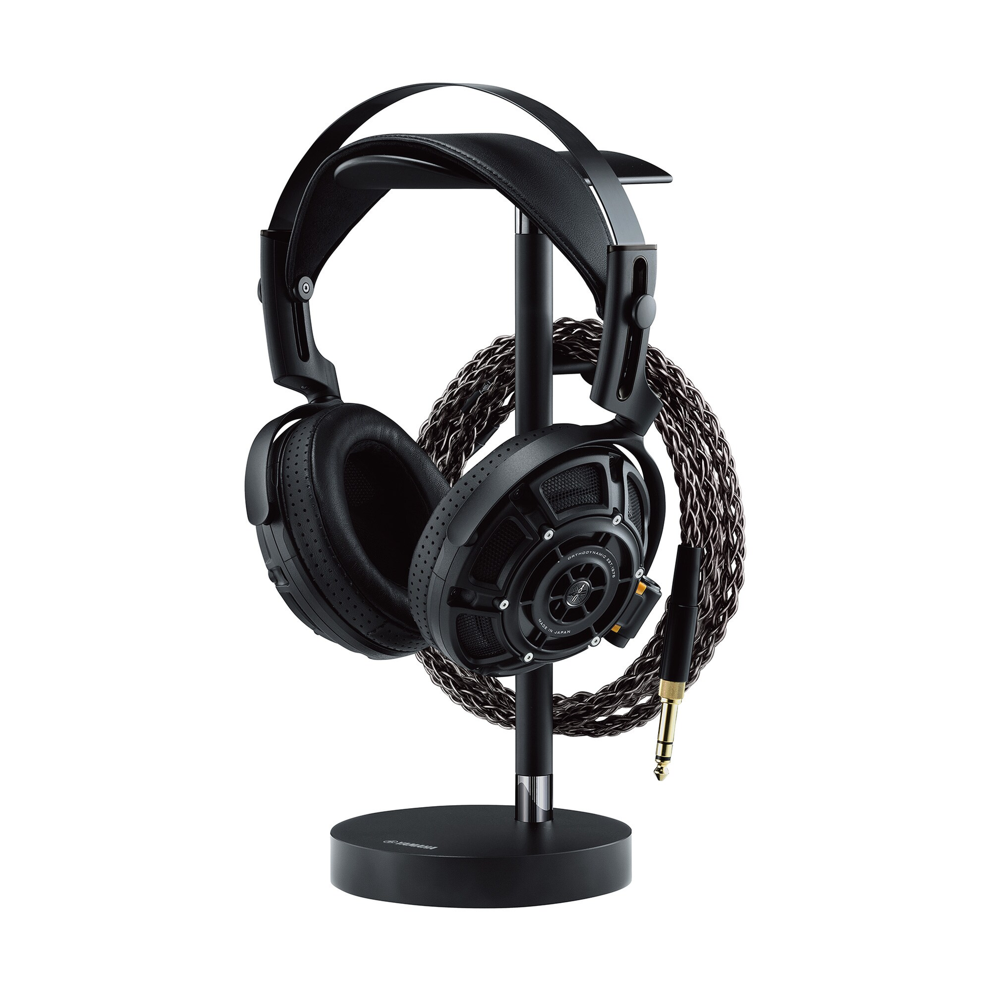 Yamaha YH-5000SE Kopfhörer Schrägansicht auf dem Ständer mit aufgewickeltem Kabel